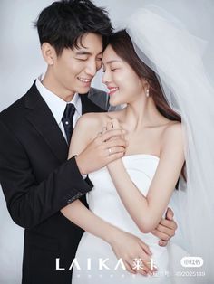 Wedding Indoor, Korean Wedding Photography, Wedding Photo Studio, Wedding Photoshoot Props, Pre Wedding Shoot Ideas, Wedding Photoshoot Poses, Wedding Couple Photos, Pre Wedding Poses, Pose Fotografi