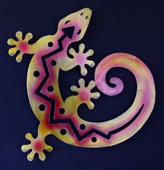 a gecko is painted on the side of a black surface with yellow and red accents