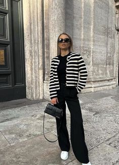 Stripe Cardigan Street Style, Pariscore Outfits, Striped Cardigan Outfit Aesthetic, Spring Work Outfits Office Chic Business Casual Street Styles, Striped Cardigan Outfit, Cool School Outfits, Women's Business Suits, Dresses Business Casual