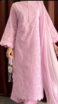 Simple Dress Casual, Pakistani Kurta, Stylish Kurtis Design, Simple Kurta Designs, Womens Trendy Dresses, Pakistani Fancy Dresses, Pakistani Dresses Casual, Beautiful Pakistani Dresses, Salwar Kamiz