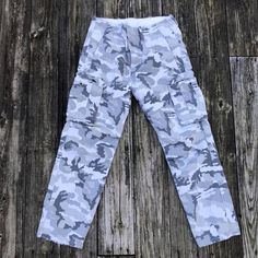 Vintage White And Gray Camo Levis Cargo Pants 30x32 These Camo Cargo Pants Are The Bees Knees Levi's Cotton Straight Leg Bottoms, Levi's Straight Leg Pants With Pockets, White Levi's Cotton Bottoms, Levi's White Cotton Bottoms, White Cotton Levi's Bottoms, Levi's Cotton Straight Leg Pants, Levi's Straight Leg Cotton Pants, Levi's Full-length Bottoms With Pockets, Levi's Full Length Bottoms With Pockets