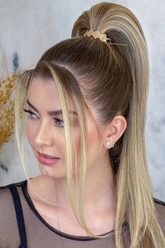 69 Different Ponytail Hairstyles To Fit All Moods And Occasions Sporty Ponytail, Messy Ponytail Hairstyles, Chic Ponytail, Stylish Ponytail, High Bun Hairstyles, High Ponytail Hairstyles, Blonde Ponytail