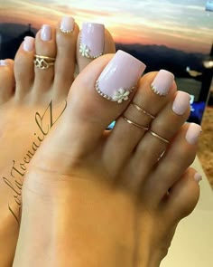 Elegant Pedicure Classy, Pedicure Design, Mom Makeup, Pedicure Gel, Nail Printer, Pedicure Designs Toenails, Toenail Designs, Long Toenails, Unghie Sfumate