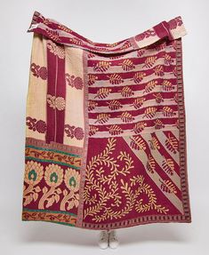 red and tan cotton throw blanket handmade using recycled vintage saris Kantha Throw On Sofa, Indigo Kantha Quilt, Kantha Silk, Indian Quilts Kantha, Indian Quilt, Kantha Blankets, Vintage Silk Scarf, Hair Accessories Gift, Burgundy Floral