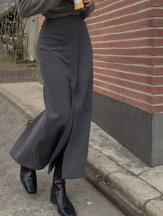 DETAILS
Composition: 100% Polyester
Design: Split
Style: Casual
Thickness: Regular
Sheer: No
Material: Woven Fabric
Occasion: Leisure Black Sweater Dress Outfit, Chic Summer Style, Sweater Dress Outfit, Split Skirt, Long Skirts For Women, High Waist Dress, Maxi Robes, Yoga Shorts, 가을 패션