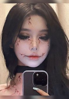 #halloweenmakeupideas #halloween #halloweenart #makeup #makeupoftheday #makeover #makeupaddict #makeuplover Anime Makeup Aesthetic, Anime Halloween Makeup, Clowns Aesthetic, Makeup Horor, Horror Makeup Looks, Halloween Themed Makeup, Clown Girl Makeup, Anime Inspired Makeup, Maquillage Halloween Simple