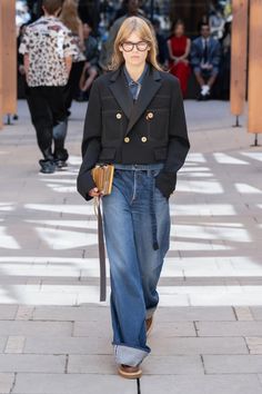 Sacai Spring 2025 Ready-to-Wear Runway, Fashion Show & Collection Review [PHOTOS] Denim Fashion Runway, Trench Outfit, Paris Fashion Week Men, Denim Men, Fashion Archive, Show Collection, Embellished Jeans, Easy Trendy Outfits, Denim Trends