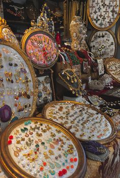 Old Trinkets Aesthetic, Knick Knacks Aesthetic, Coquette Trinkets, Jewelry Store Aesthetic, Antique Shop Aesthetic, Trinket Aesthetic, Vintage Jewelry Aesthetic, Trinkets Aesthetic, Aesthetic Trinkets