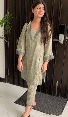 Kurti And Pant Designs Latest, Latest Designer Kurta Sets For Women, Pakistani Dresses Casual Stylish 2020, Stylish Kurti Designs Latest, Fancy Kurti Designs Latest, Simple Cotton Kurti Designs Latest, Latest Kurti Designs Pattern, Christmas Day Outfits, New Years Eve Outfits Parties