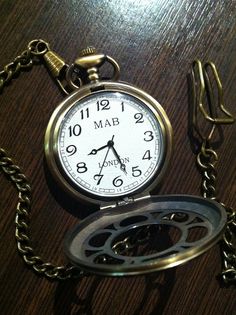 Reloj de bolsillo Compass Watch, Old Pocket Watches, Clock Flower, Pocket Watch Antique, Vintage Pocket Watch, Tattoo Project, Pendant Watches