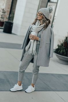 Big Jackets, Jogger Outfit, Casual Weekend Outfit, Look Adidas, Joggers Outfit, Grey Outfit, Boots Winter