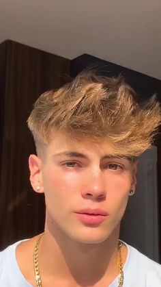 Mens Straight Hairstyles, Victor Perez, Young Men Haircuts, Mens Haircuts Short Hair, Quiff Hairstyles, Men Hair Color, Faded Hair, Men Haircut Styles, Blonde Boys