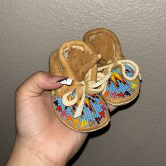 Baby Beaded Moccasins Unisex Size : 2-2.5 ( 3-6months ) Brand New! Handmade Beaded Moccasins Moccasins Is Bless With Sage Open To Reasonable Offers Baby Moccasin Pattern Native Americans, Beaded Moccasins Pattern, Leather Moccasins Pattern, Beaded Baby Moccasins, Moccasins Pattern, Southwestern Christmas Ornaments, Beaded Leggings, Baby Moccasin Pattern, Diy Moccasins