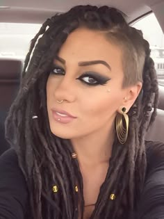 Dreads With Side Shave, Half Shaved Dreadlocks, Dread Undercut Women, Viking Dreadlocks Women, Undercut With Dreads, Undercut Dreadlocks Women, Half Head Dreads Short Hair, Dreadlocks With Undercut, Long Hair Shaved Sides Female