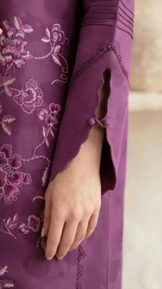 Kurta Designs Women Sleeves, Women Kurti Sleeves Design, Latest Pakistani Sleeves Design, Sleeves For Suits Indian, Pakistani Kurta Sleeves Design, Indian Suit Sleeves Design, Dress Sleeves Design Indian, Slives Designs For Kurti New Latest, Sleeves Style For Kurti