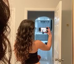 Hair Layers Long Wavy, Pretty Wavy Hair Natural, Natural Brown Wavy Hair, 2b Hair With Curtain Bangs, 2b Hair Aesthetic, Slightly Wavy Hair Natural, Natural Wavy Brown Hair, 2c Hair Aesthetic, Medium Length Brown Wavy Hair