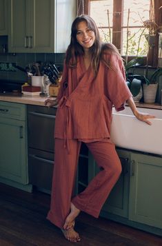 Kardeş Loungewear Top and Pants in Canyon Rose | Luxury 100% Soft Cotton Gauze | Indoor and Outdoor Wear High End Loungewear, Self Made Clothes, Classy Loungewear Outfit, Retro Loungewear, Minimalist Loungewear, How To Wear A Blanket Scarf, Hand Woven Blanket, Pose References, Power Suit