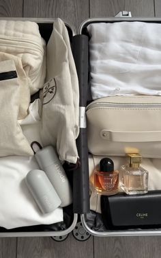 Holiday Packing Aesthetic, Airport Aesthetic, Travel Gadgets, Travel Essentials For Women, Future Lifestyle, Dream Lifestyle, In My Bag, Essential Bag, Future Life