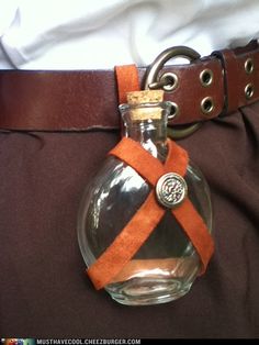 Renaissance Belt Bottle ขวดโหล Mason Jar, Mode Steampunk, Fair Outfits, Steampunk Cosplay, Fantasy Props, Medieval Clothing, Medieval Fantasy