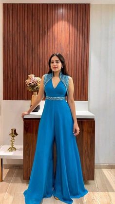 Indo Western Outfits For Women, Indian Dress Up, Diwali Dresses, Haldi Outfits, Western Dresses For Women, Trendy Outfits Indian, Diwali Outfits, Lehenga Designs Simple