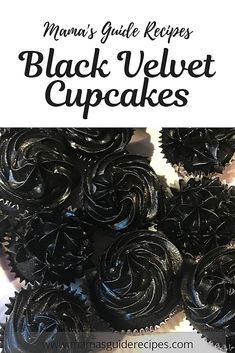 BLACK VELVET CUPCAKES Banana Magic Cake, Muffins Halloween, Magic Cake, Black Food, Velvet Cupcakes, Halloween Desserts, Halloween Food For Party