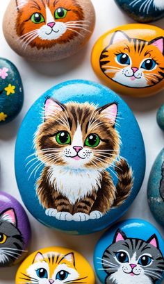 there are many cats painted on the rocks