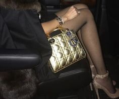 Golden Brunette, Serena Van, Gold Purse, Serena Van Der Woodsen, Super Rich Kids, Gold Girl, Gold Aesthetic, Rich Kids, Golden Girl