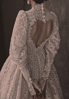 Wedding Dress Tuxedo, Feminine Vampire Aesthetic, Vampire Masquerade Dress, Vampire Core Dress, White Vampire Aesthetic Outfit, Victorian Aesthetic Outfit Dresses, Dracula Outfit Aesthetic, Victorian Gothic Wedding Dress White, Victorian Bride Dress