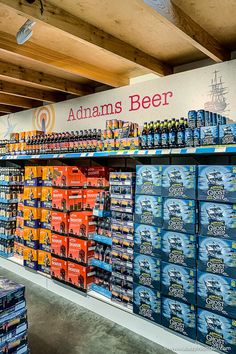 there is a display in the store with beer and cans on it's shelves