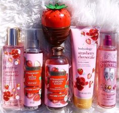 Bath & Body Works, Shower Products, Red Valentine, Body Hygiene, Strawberry Chocolate, Bath And Body Works Perfume, Shower Skin Care, Perfect Skin Care Routine