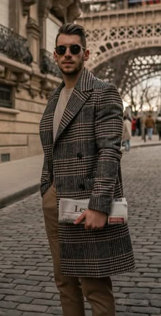 European Fashion Men, Checkered Outfit, Mens Blazers, Mens Winter Fashion Outfits, Long Coat Men, Fall Suit, Tailored Fashion, Mens Business Casual Outfits