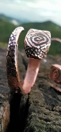 These beautiful handmade copper rings are made from pure copper (99,97%) and made to order. It can be personalized with symbols or natural gemstones! Symbolic Copper Jewelry As Gift, Symbolic Copper Jewelry Gift, Symbolic Copper Jewelry For Gifts, Symbolic Nickel-free Copper Jewelry, Adjustable Copper Spiritual Rings, Artisan Rose Gold Jewelry, Bohemian Rose Gold Copper Jewelry, Handmade Copper Artisan Ring, Unique Handmade Copper Rings