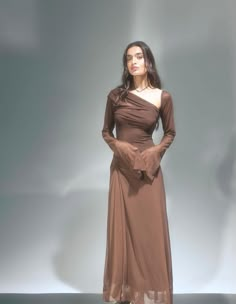 Prom Dress Brown, Full Sleeve Dresses, Brown Prom Dress, Chic Evening Dress, Chic Dress Classy, Best Winter Outfits, Formal Dresses For Weddings, Fashion Attire, Midi Skirts