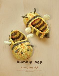 two crocheted bee slippers on top of a wooden surface with the words go bump written below them