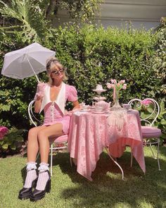 Tea Party Birthday Ideas, High Tea Outfit, Adult Tea Party, Tea Party Attire, Pink Tea Party, High Tea Party, Party Photoshoot, Garden Party Birthday, Tea Party Dress