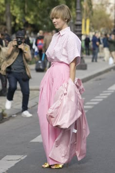 5 Days of Fearless Street Style From Paris Fashion Week Pink Lifestyle, Plunge Dress, Paris Fashion Week Street Style, Popsugar Fashion, Russian Fashion, Pink Outfits, Cool Street Fashion, Pink Fashion