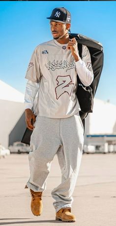 Shai Fits, Outfit For Men Summer, Sga Fits, Outfit Inspiration For Men, Nba Fits, Men Summer Outfit, Aesthetic Guy Outfits, Shai Gilgeous Alexander, Street Lifestyle