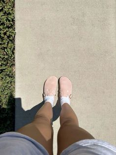 birkenstock , pink , clogs , fashion , birkenstocks , pink shoes , inspo Berken Stocks Shoes Pink, Pink Boston Clogs Outfit, Light Pink Birkenstocks, Pink Burken Stocks, Pink Boston Clogs, Outfits With Burken Stocks Clogs, Pink Birkenstock Clogs Outfit, Pink Boston Birkenstocks Outfits, Pink Birkenstock Clogs