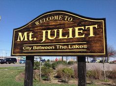 a welcome sign to mt julient city between the lakes