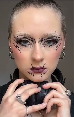 Cyberpunk Makeup, Ghost Makeup, Vampire Bride, Anime Makeup, Casual Makeup, Rave Makeup, Graphic Eyeliner, Makeup Is Life, Eyeliner Styles