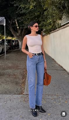 Beige And Denim Outfit, Well Fitted Jeans, Brooklyn Outfit Aesthetic, Rainy Day Night Out Outfit, Effortless Cool Girl Style, Going Out Spring Outfits Night, Summer Streetwear Cropped Straight Leg Jeans, Vintage Wide Leg Cargo Jeans With Relaxed Fit, 90s Wide Leg Relaxed Fit Jeans