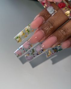 Spring nails, flower nails, long nails , French tip Classic Acrylic Nails, Different Nail Shapes, Airbrush Nails, Happy Nails, Different Shades Of Pink, Nail Patterns, Glitter Acrylics, Nail Designs Glitter