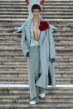 Garden Runway, Mens Fashion Show Runway, Twins Oc, Pride Photoshoot, Valentino Fall 2022, Valentino Suit, Valentino Menswear, Fall 2022 Couture, 2022 Couture