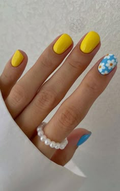 Yellow Nails Design, Unghie Nail Art, Cute Gel Nails, Gradient Nails, Yellow Nails, Artificial Nails