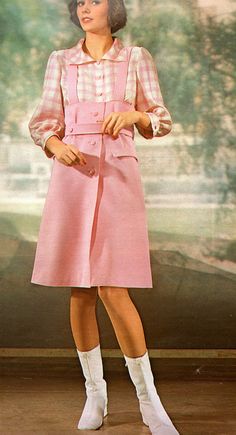 1974 spring fashion, gotta have those boots! Cute 70s Outfits, 70s Women Fashion, Ugly Outfits, Decades Of Fashion, Gingham Fashion, 60s And 70s Fashion, 70s Outfits, Seventies Fashion