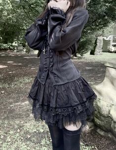 Darker Aesthetic Outfits, Goth Blouse Outfit, Frances Core Aesthetic, Lolíta Dress Black, Short Layered Skirt Outfit, Japanese Goth Aesthetic, Tanbi Kei Outfits, Salem Witch Trials Outfits, J Goth Outfits