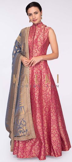 Pink Brocade Suit, Broket Design Dress, Broket Design Suit, Brocade Gown Indian, Brocade Designs Dresses, Banarsi Gown Design, Banarsi Anarkali Suits, Banarasi Anarkali Suits, Brocade Anarkali Suits