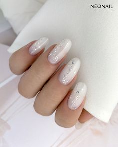 Co powiesz na drogę mleczną na swoich paznokciach? ✨💅 #stardesign #naildesign #christmasmanicure #nailstrend #neonail #neonailpoland #christmasnails #shinynails #winternails #newmanicure #lakieryhybrydowe White Acrylic Nails Ideas, Nails Ideas Short, Nails Sparkling, Black And Gold Accents, White Gel Nails, Silver Glitter Nails, Silver Confetti, Milky Nails, Winter Nail Ideas