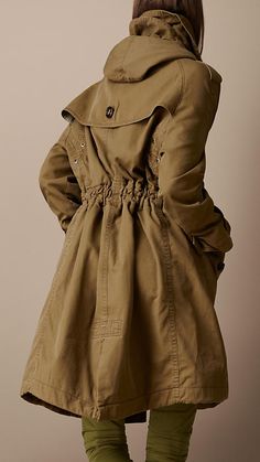 This burberry spring coat could be an adult version of my Diesel coat that I've had for 10 years Spring Coat, Womens Parka, Military Fashion, Luxury Brand, Her Style, Spring Summer Fashion, Parka, Coats For Women, Versace