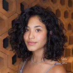 Bob Lung, Short Curly Hairstyles For Women, Medium Length Curly Hair, Brunette Bob, Medium Curly, Short Curly Hair